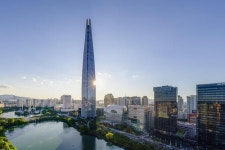 롯데월드타워 고층은 5G 신호 약해…저층 대비 약 20dBm 차이