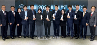 [포토] AI가 선정한 2025 최고의 애널리스트, 영광의 얼굴들