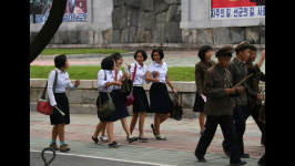 [단독입수] 70년대에 멈춰 선 듯한 남포… 대동강에 배 띄워 위스키 홀짝