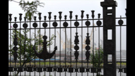 [단독입수] 70년대에 멈춰 선 듯한 남포… 대동강에 배 띄워 위스키 홀짝