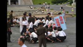 [단독입수] 70년대에 멈춰 선 듯한 남포… 대동강에 배 띄워 위스키 홀짝