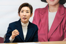 나경원 “국정경험 많은 내가 10년 쉰 오세훈 보다 낫다”