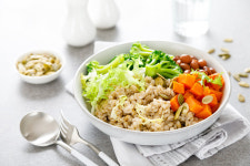 오늘 점심, 꽁보리밥 샐러드에 베이컨 어때? [김민경 ‘맛 이야기’]