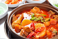 한겨울에 먹는 매콤한 닭볶음탕, 개운한 소머리국밥