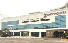 갑질로 물러난 오너 일가 치킨제국 교촌으로 복귀