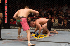UFC의 짐 캐리 폭탄 펀치 떨어집니다