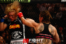 남자야 여자야? 사이보그의 펀치러시