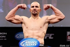 [UFC계체] 퀸튼 잭슨을 18연승의 제물로 삼겠다