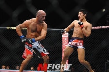 펀치 피하는 김동현 어림없다니까?