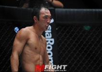 2라운드 시작 대기 중인 김수철의 불타는 눈빛