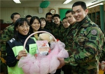 KT, 국군장병에 발렌타인데이 선물 전달