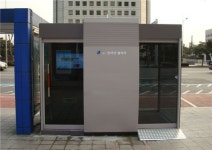 강남구 버스정류장서 인터넷 사용 가능하다