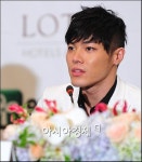 휘성, 팝가수 크렉 데이빗 신곡 한국어버전으로 컴백