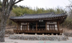 [뉴스추적]李대통령 문중 재실도 포항시 예산으로 보수