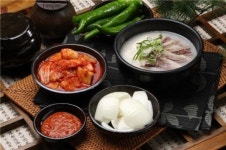 완소 서울깍두기 양질의 한우 담백한 국물 맛 최고