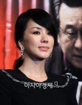 [포토]미술계의 큰 손 배태진 엄정화의 미소