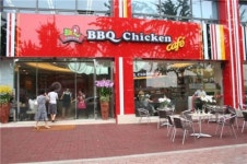 [창간21] BBQ, DJ 음악 생방송 인기…치킨 카페 새 문화