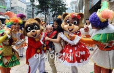 주식회사 동남로티 | [포토] 명동에서 로티,로리를 만나세요!