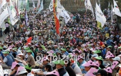 [포토] 서울역 광장 가득메운 시민들
