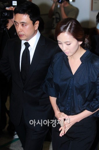 [포토]故 장진영 빈소 찾은 김승우-김남주 부부