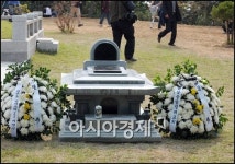 故최진실 유골함, 갑산공원묘원에 재안치