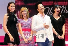 [포토]세 미녀 사이서 행복한 김종진