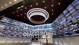 엘지디스플레이(주)M5공장 | [르포]첨단 디스플레이 대향연...눈돌릴 틈없다