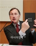 115세 신사 닥스, 문 밖으로 나오다