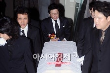 이광기, 10일 故석규 군 보내며 끝내 오열