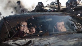 [車데뷔하던 날]영화 2012에 나오는 벤틀리는 얼마?