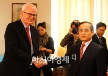 [포토] 방북전 우리측 만나는 보즈워스