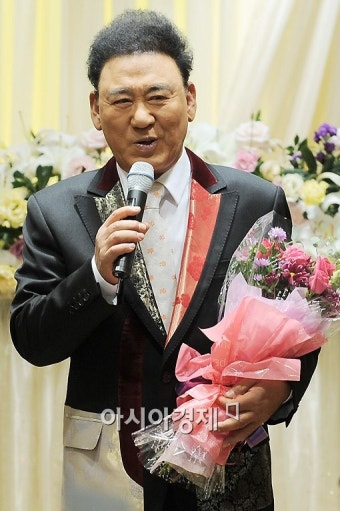 [포토]현철 '남자 가수왕' 수상