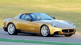 [車데뷔하던 날]"생애 최고의 크리스마스 선물, 페라리!"