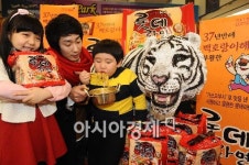 [포토] 얼큰한맛 롯데라면