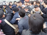 가정오거리 철거 현장에서 주민-시행사간 충돌