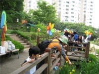 “엄마, 모 심으러 갑니다”