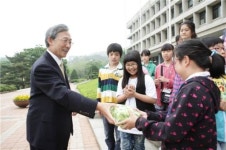 강원도 신리초등학교 학생들, 서울대 방문