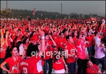 [포토]16강 기원하는 한강의 붉은 물결