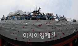 [포토]총탄의 흔적을 찾아..