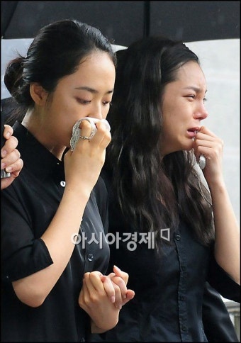 [포토]김민정-박시연 '박용하 잃은 슬픔, 나누면 반'