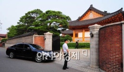 [포토] 재계 회장님들이 타고오는 차는?