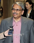 [포토]밝은 모습의 크리스 고팔라크리슈난 인포시스 대표
