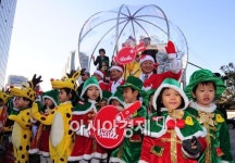 스노우볼코리아(SNOWBALLKOREA) | [포토] 서울광장으로 동화속 마을 구경오세요~