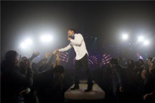 이문세 콘서트, 왜 베스트인가? 무대 열정+소통의 힘