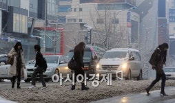 [포토] 길 건너기 정말 힘드네~