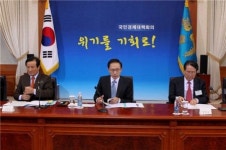 李대통령 주유소 행태 묘하다..정유사에 직격탄(종합)