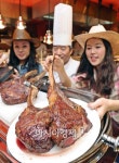 [포토]일반스테이크의 4배 크기 맛보세요!