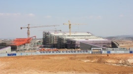 우뚝 솟은 충남도청사, 내포시대가 바로 앞