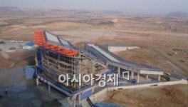 우뚝 솟은 충남도청사, 내포시대가 바로 앞