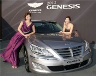 현대차 2012년형 제네시스 첫 공개..최초 일색
